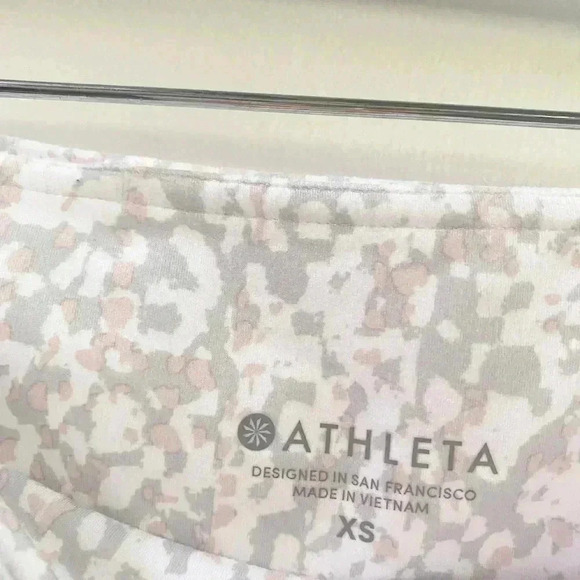 Athleta salutation stash snakeskin print leggings - Picture 2 of 6